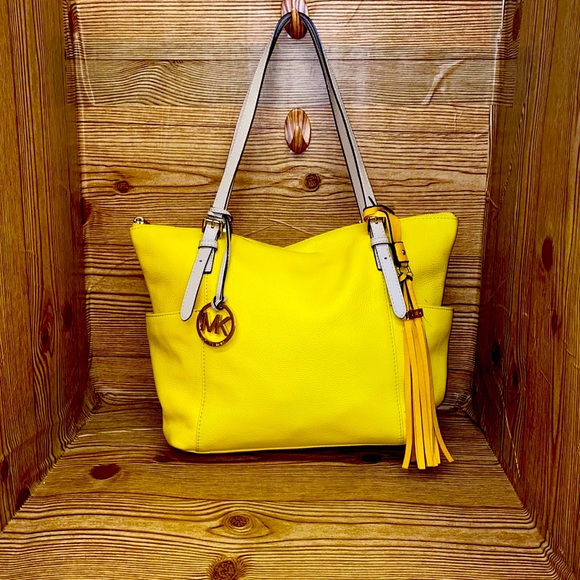 MICHAEL Michael Kors Handbags - Michael Michael Kors marigold canary yellow medium tote EUC great color 💯🗽🔥🔥